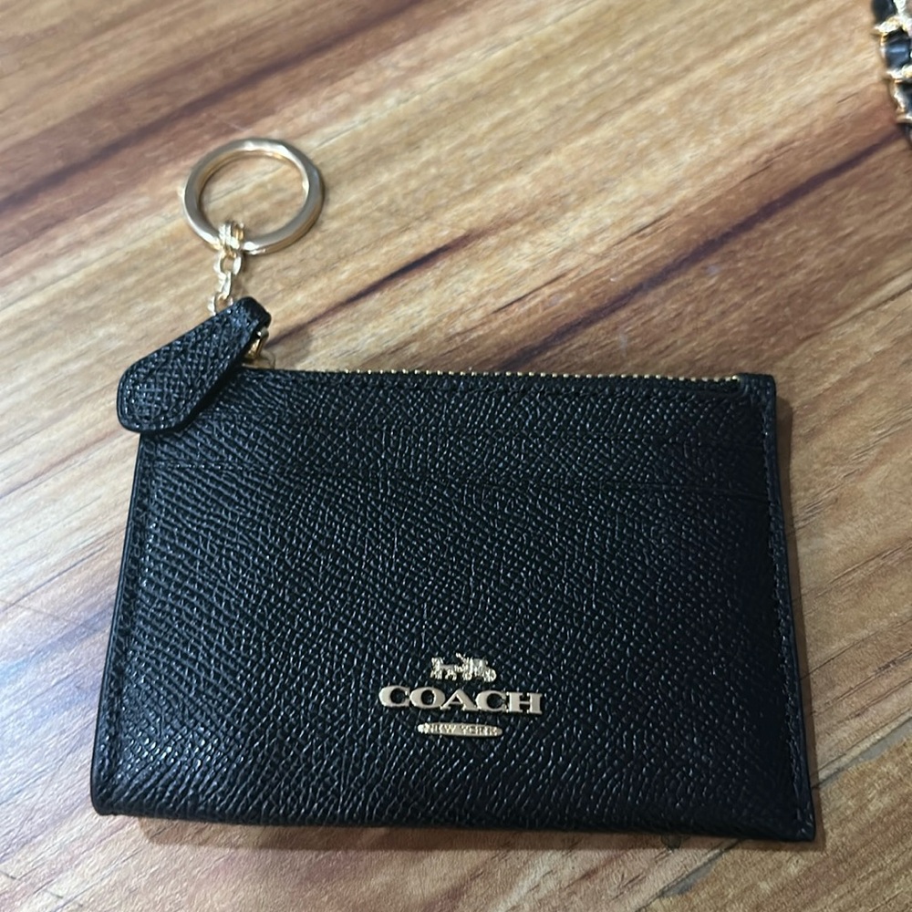 Coach key case Black NWT comes with A black chain conversion kit for wallet